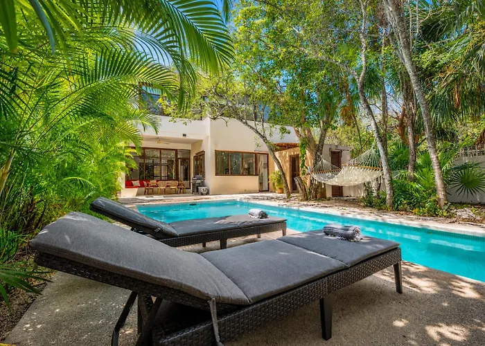 Three Dolphins 4br, Private Pool, Terrace, Family Fun Pousada