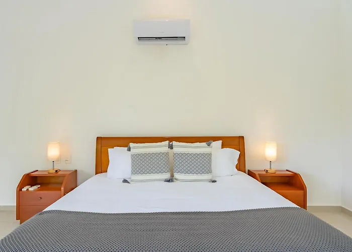 Three Dolphins 4br, Private Pool, Terrace, Family Fun *