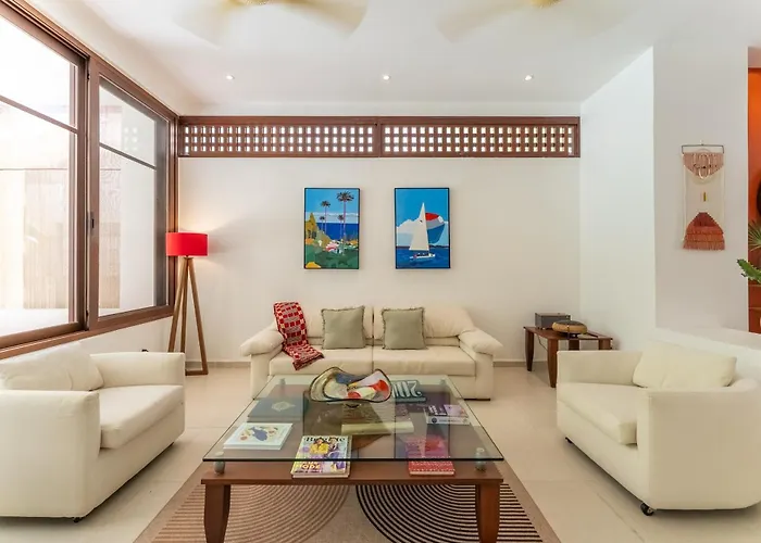 Three Dolphins 4br, Private Pool, Terrace, Family Fun *